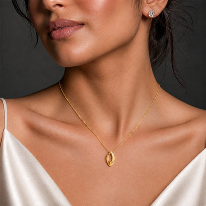 Golden Oval Link Pendant Necklace for Women